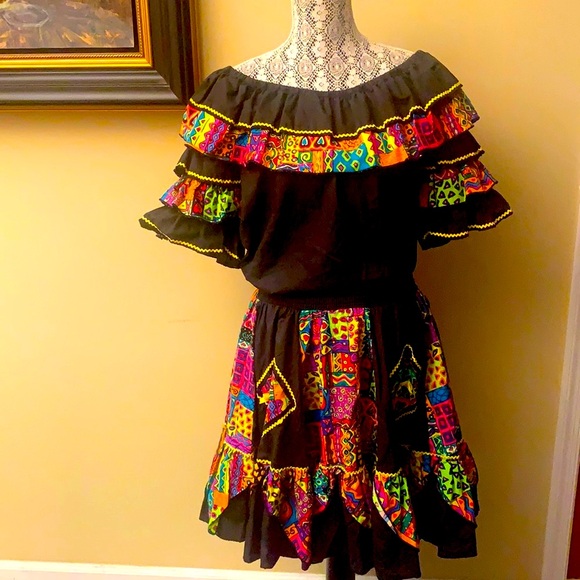 Bundle of 2 High fashion off shoulder top and colorful
skirt - Picture 3 of 9